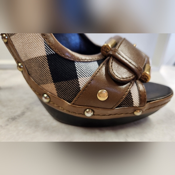 VINTAGE BURBERRY Peep-toe Slingback Heels - Picture 5 of 16